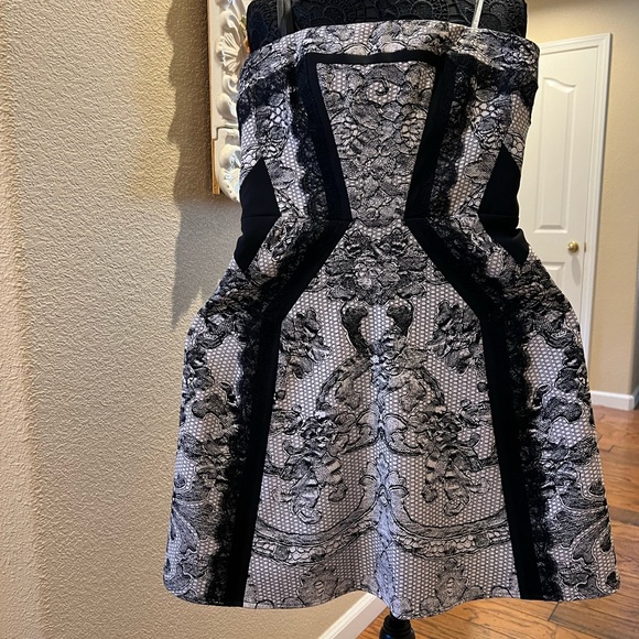 Brand New, Bcbg Maxazria Dress, size 2. - Picture 4 of 4